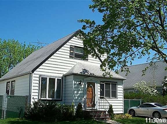 3rd image of 208 Devonshire Dr
