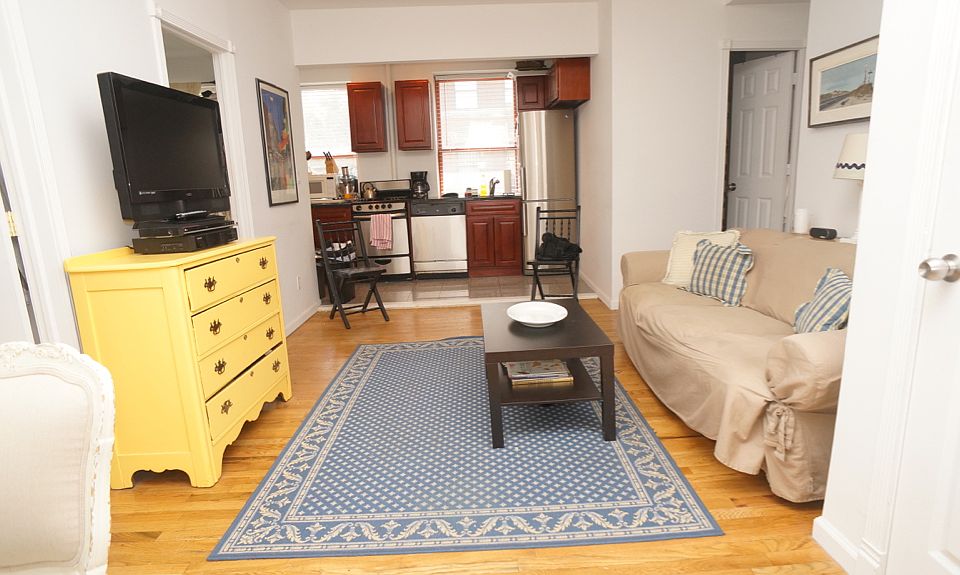 1st image of 172 Prince St APT 1D