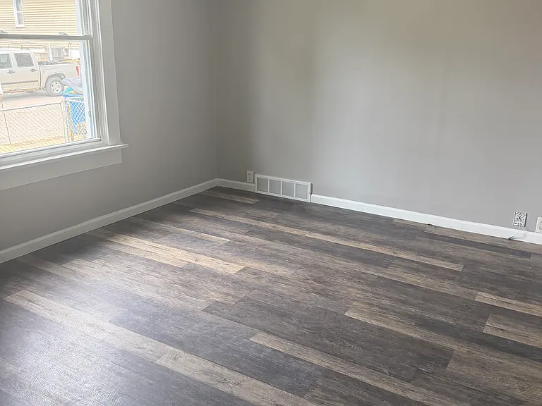 4743 Oldenburg Ave — Photo 4