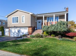 2039 Vine Dr, Merrick, NY 11566