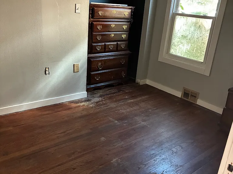 2476 Bellevue St — Photo 13