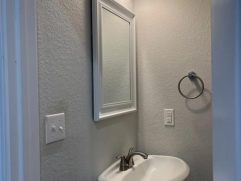 10978 Maywood St — Photo 11