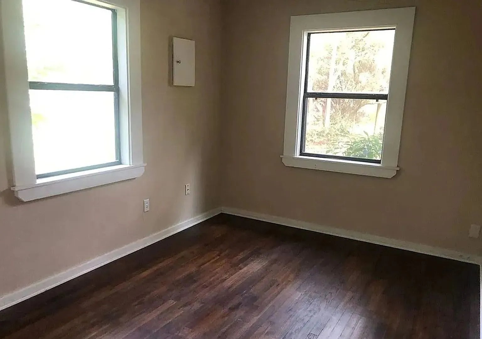 Charming 3br House In Mobile - Recently Updated Interior — Photo 4