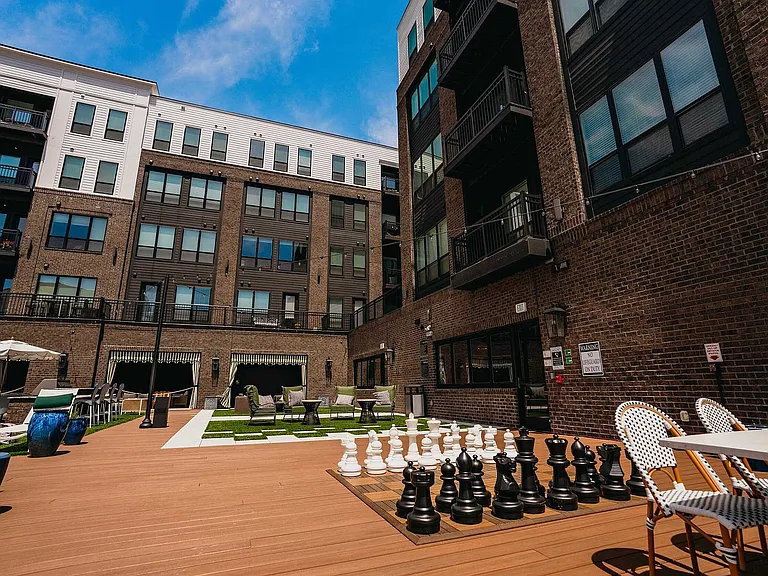 14_Langham_PoolDeck