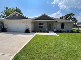 100 Dolphin Rd, Mary Esther, FL 32569
