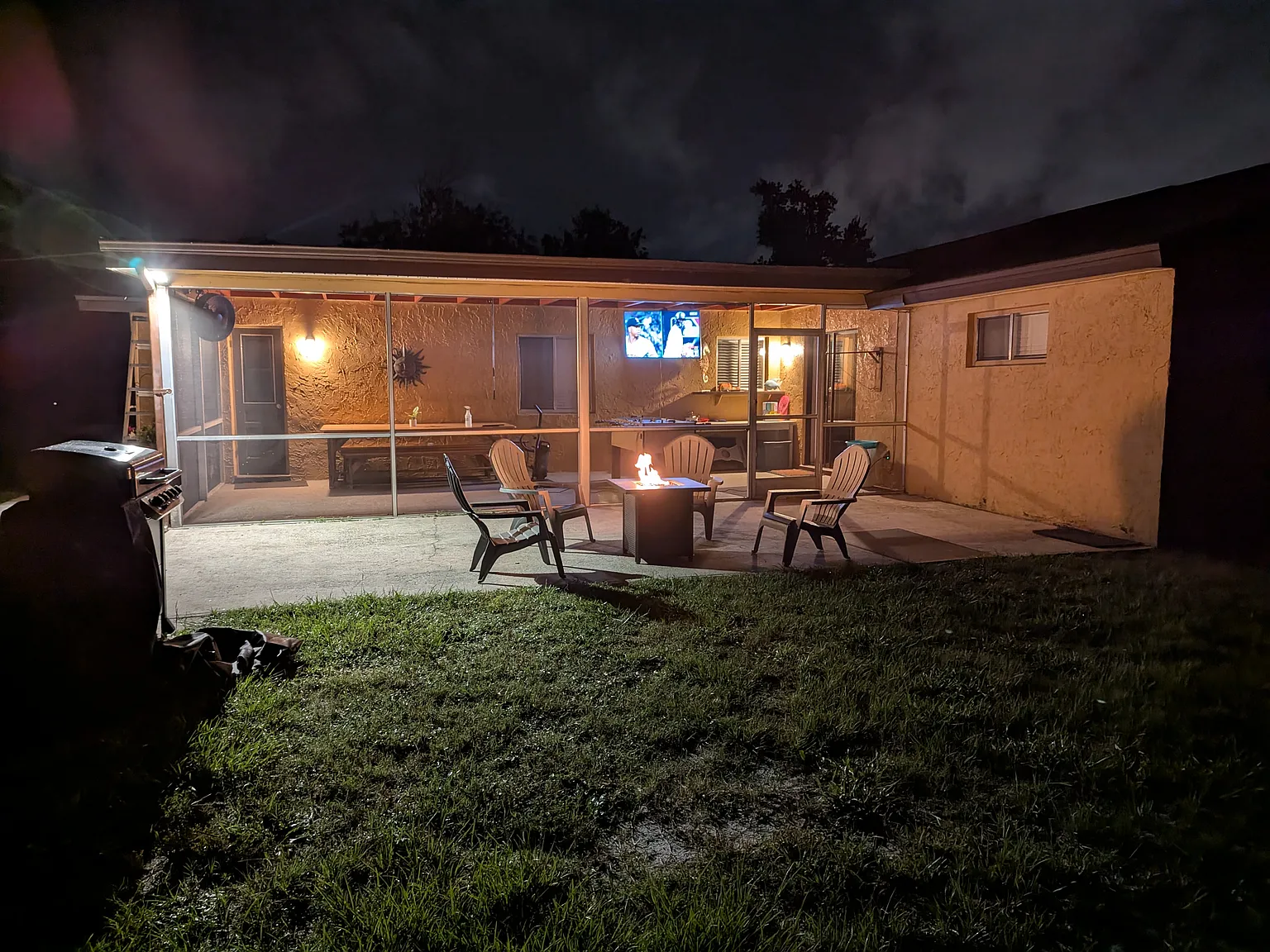 5 bed, 2800 sqft, $3,200 — Photo 1