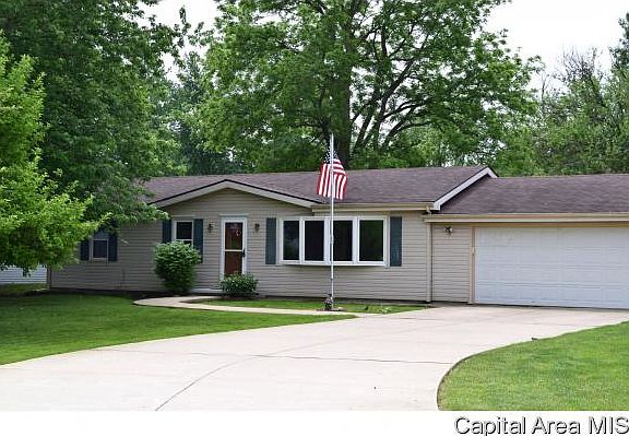 2nd image of 825 Lincoln St