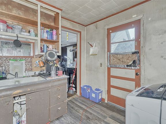 3rd image of 177 6th St