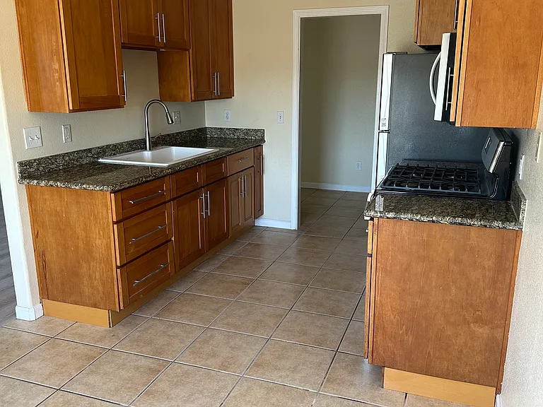 535 Marina Bay Pkwy #C — Photo 21