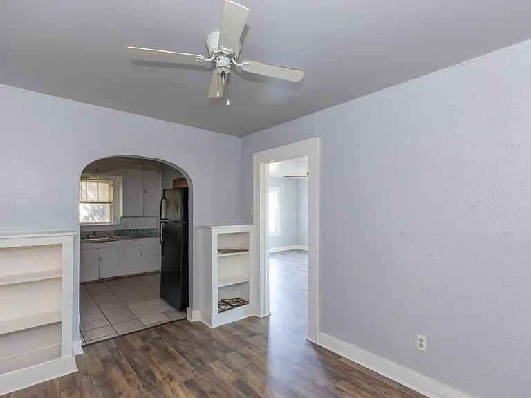 821 S Travis St #2 — Photo 10