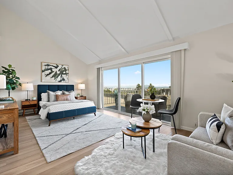 Peninsula View Apartments — Photo 10