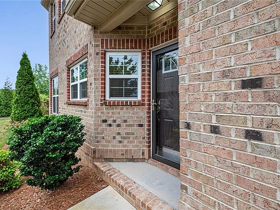 4th image of 2934 York Place Dr