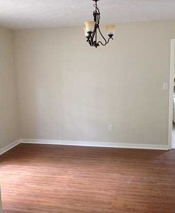 4th image of 3461 Shannon Dale Dr
