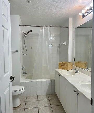 4th image of 4736 Chancellor Dr APT 13