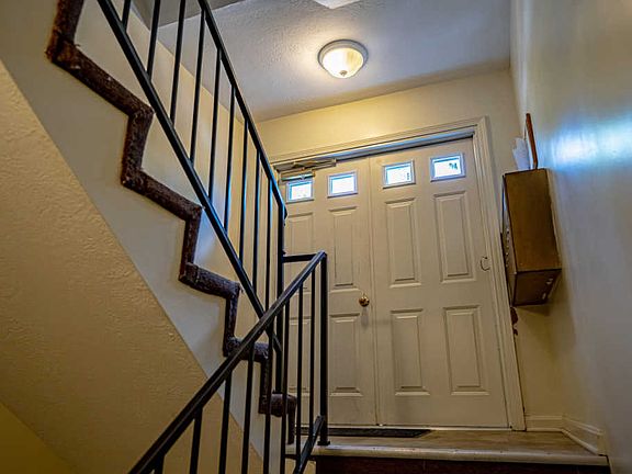 5th image of 3312 Colonial Manor Cir Unit 2B