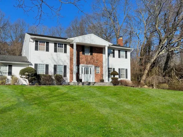 33 Louis Drive, Melville, NY 11747