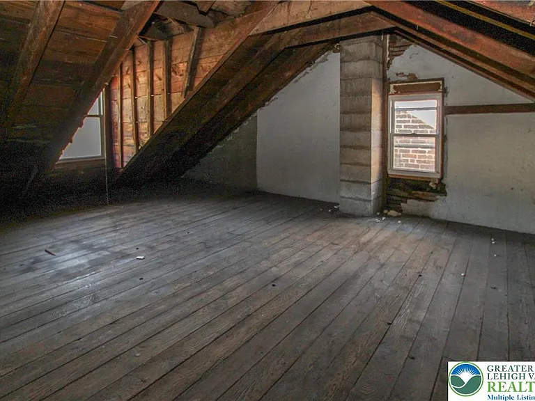 35 N 7th St — Photo 18