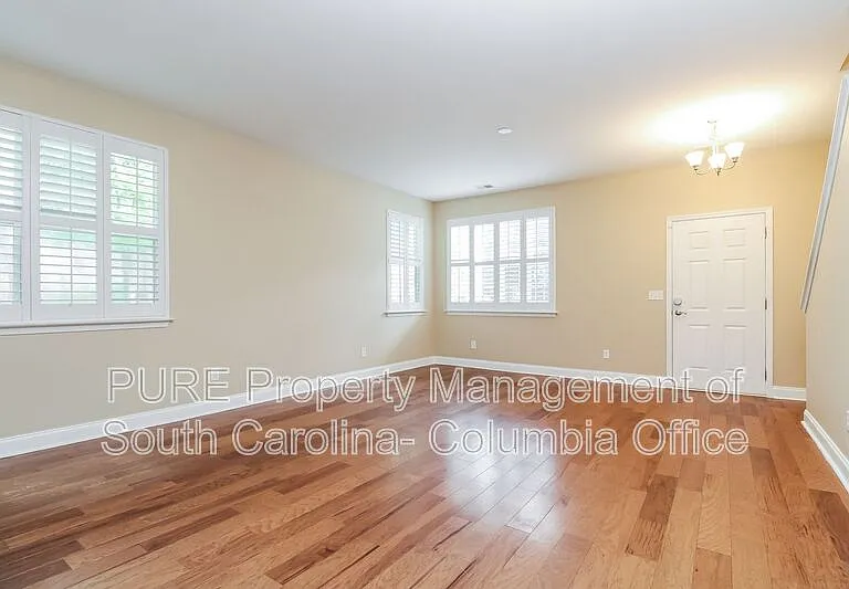 210 Underwood Ct — Photo 3