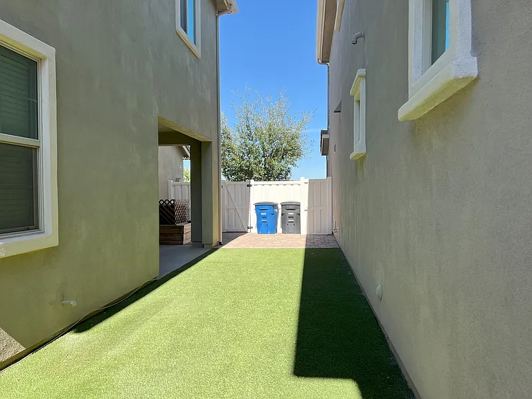 3673 E Stiles Ln — Photo 44