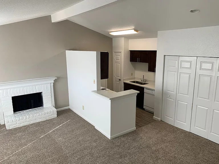 Emerald Cove Apartments — Photo 165
