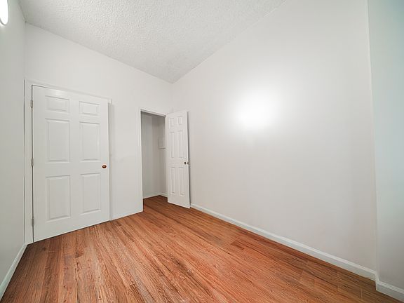 5th image of 600 W 52nd St Unit 1C