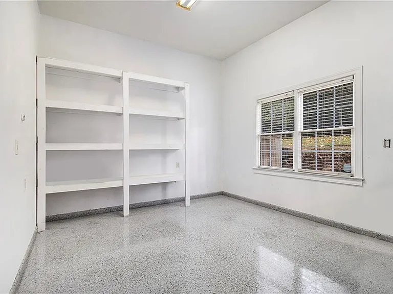 960 Landmark Dr — Photo 23