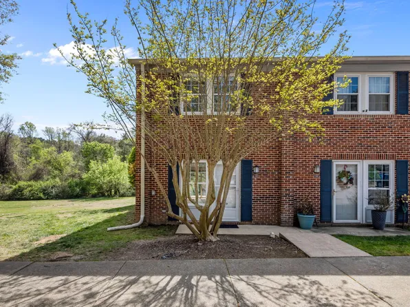 106 Chaucer Ct, Carrboro, NC 27510