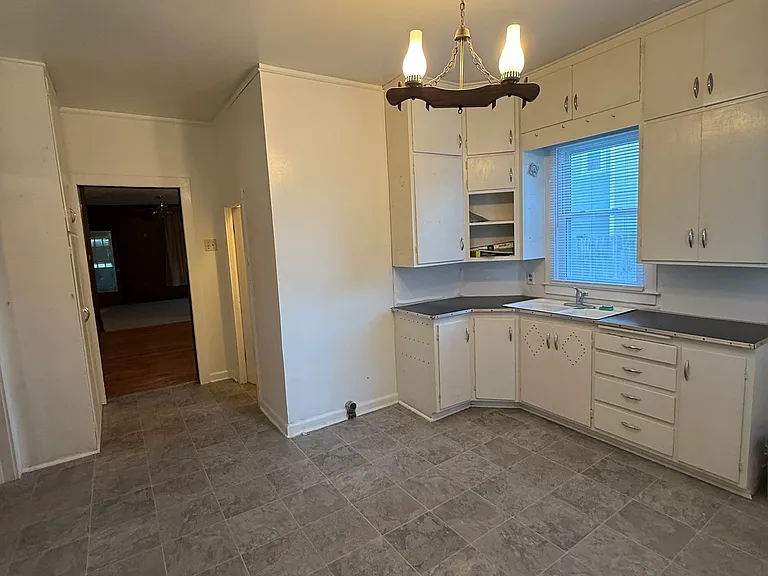 1347 N Irving St — Photo 4