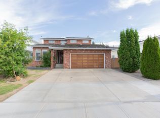 9915 154th Ave NW, Edmonton, AB T5X 5R2