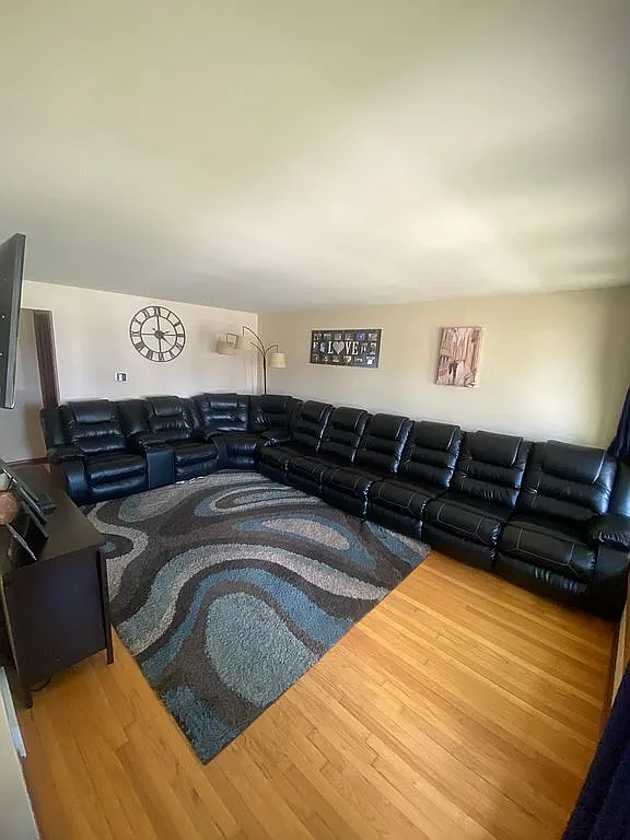 10808 Massasoit Ave photo 1