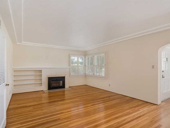 3rd image of 1832 N Farris Ave