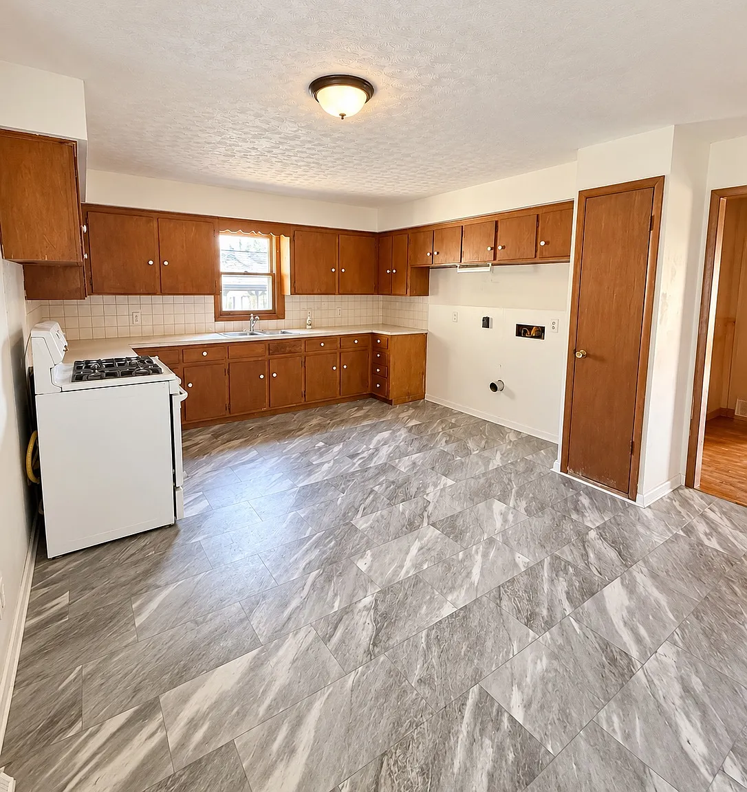2 bed, 1068 sqft, $1,100 — Photo 3