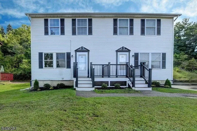 2 bed, 1.5 bath, $2,100 — Photo 1