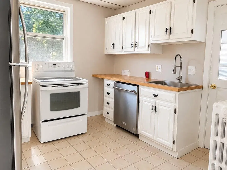 3 bed, 1200 sqft, $3,000 — Photo 2