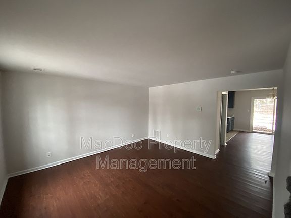 3rd image of 736 Olde Greenwich Cir