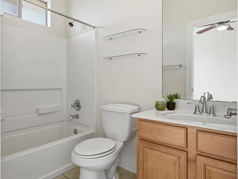 13420 Lyndhurst St #807 — Photo 14