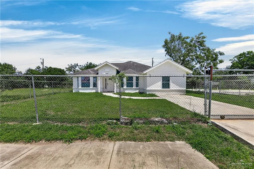4 bed, 2.5 bath, 1786 sqft, $1,700 — Photo 2