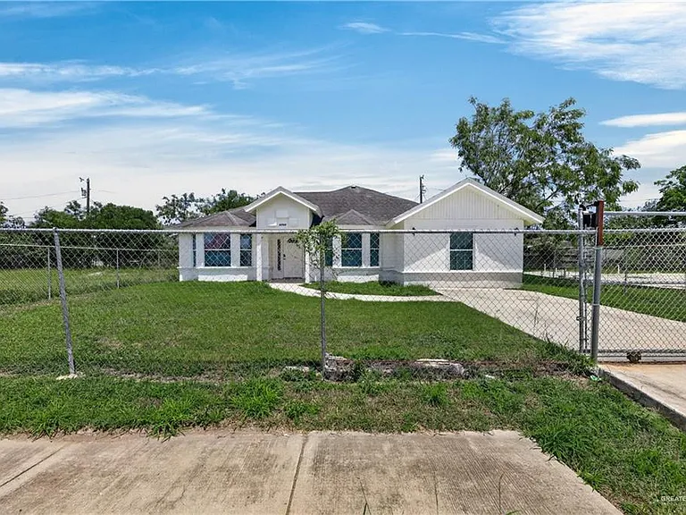6703 S Oro Ln — Photo 2