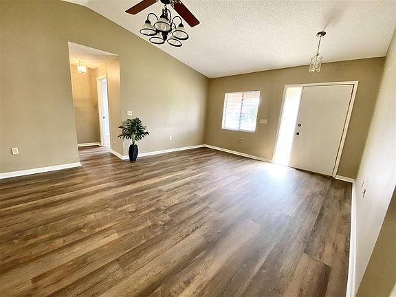 4th image of 7 Forsythe Ln