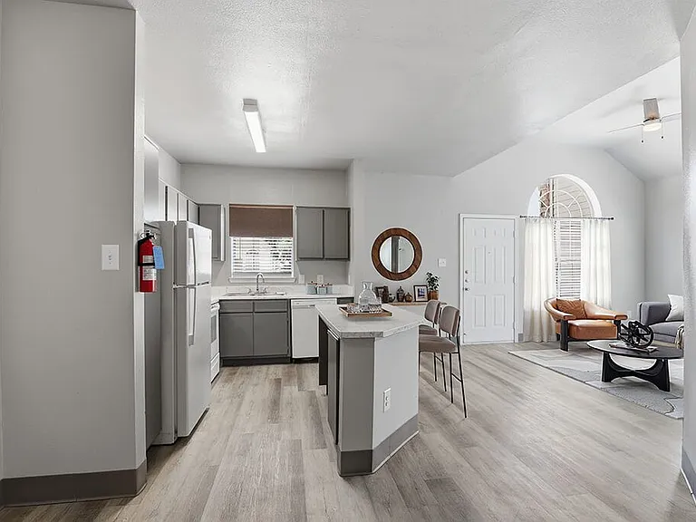 Almeda Park Apartments — Photo 9