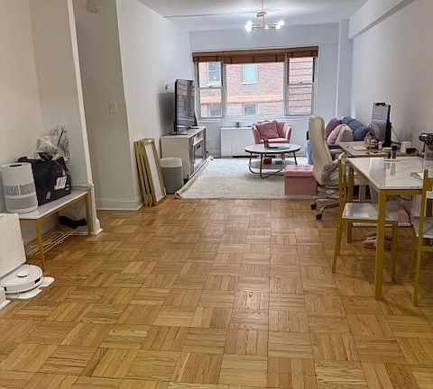 4th image of 100 W 57th St APT 12L