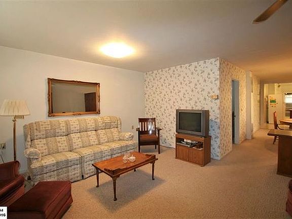 3rd image of 18391 Chestnut Ave