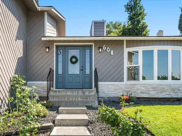 608 Meadows Dr S, Richland, WA 99352