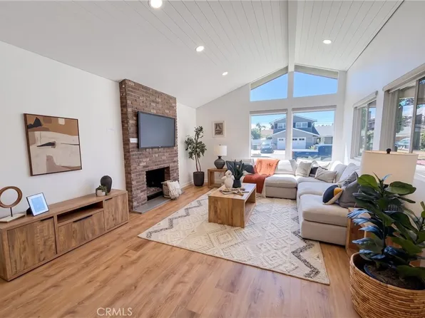 1517 E Riverview Ave, Orange, CA 92865