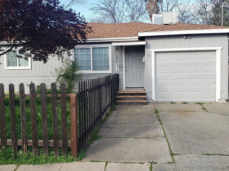 1482 Ash St — Photo 11