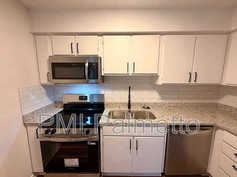 1241 Grove Park Ln — Photo 6