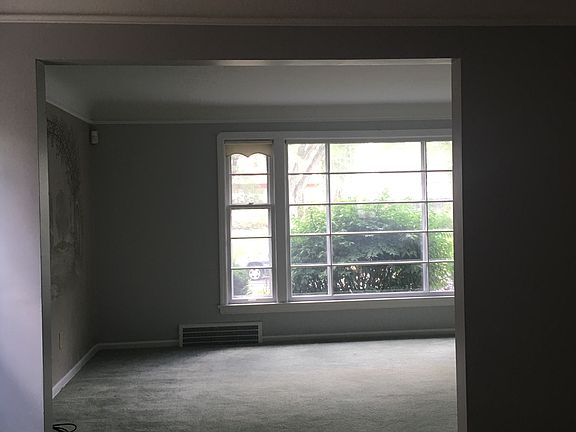 Dining room to living room