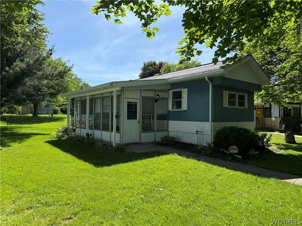 19 Lakewood Vlg, Medina, NY 14103