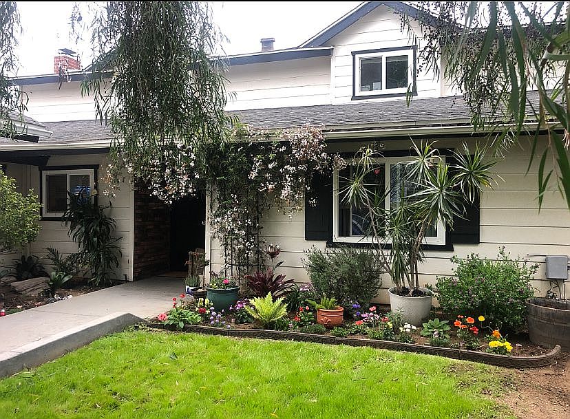 1st image of 672 Crescent Ln