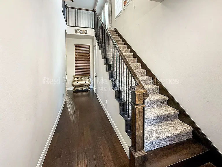 9209 Guadalupe St — Photo 7